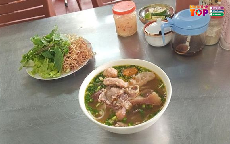 Bun-bo-hue-anh-quan-2-ninhbinhtoplist