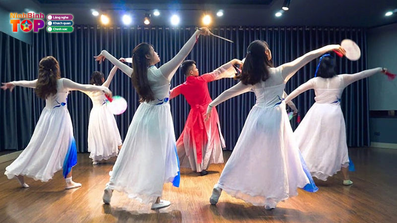 Lop-hoc-mua-co-trang-ninh-binh