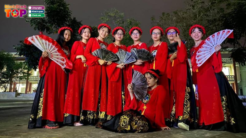 Thue-trang-phuc-bieu-dien-ninh-binh