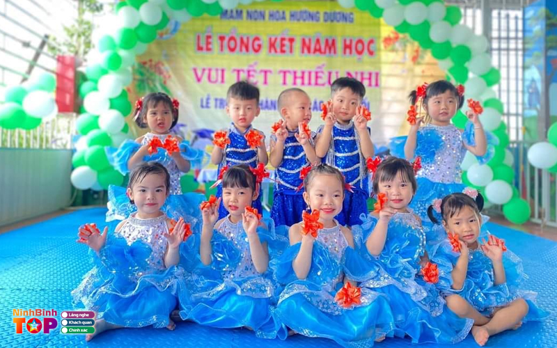 Trang-phuc-van-nghe-hong-nhung-ninhbinhtoplist