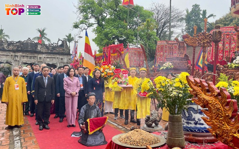 Le-hoi-den-duc-thanh-nguyen-ninhbinhtoplist