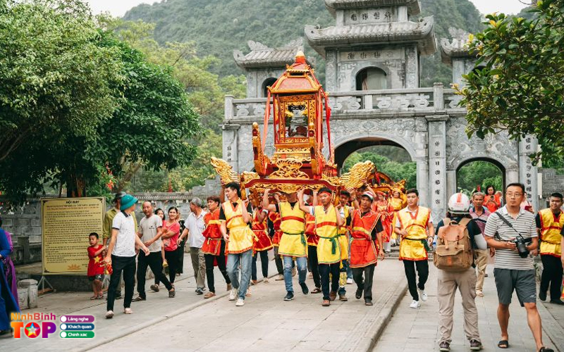 Le-hoi-den-la-ninhbinhtoplist